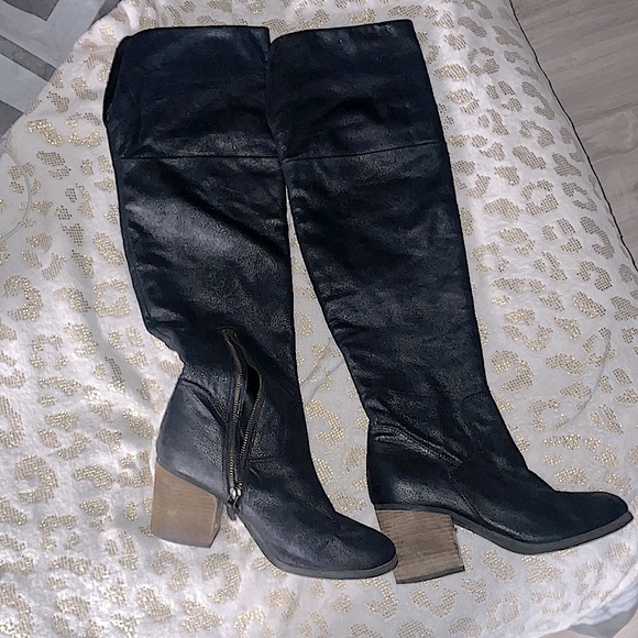 Thigh high boots - Picture 2 of 3